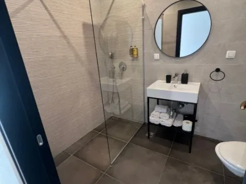 Izdavanje, garsonjera, 32m², Soho City, Bar - image 3