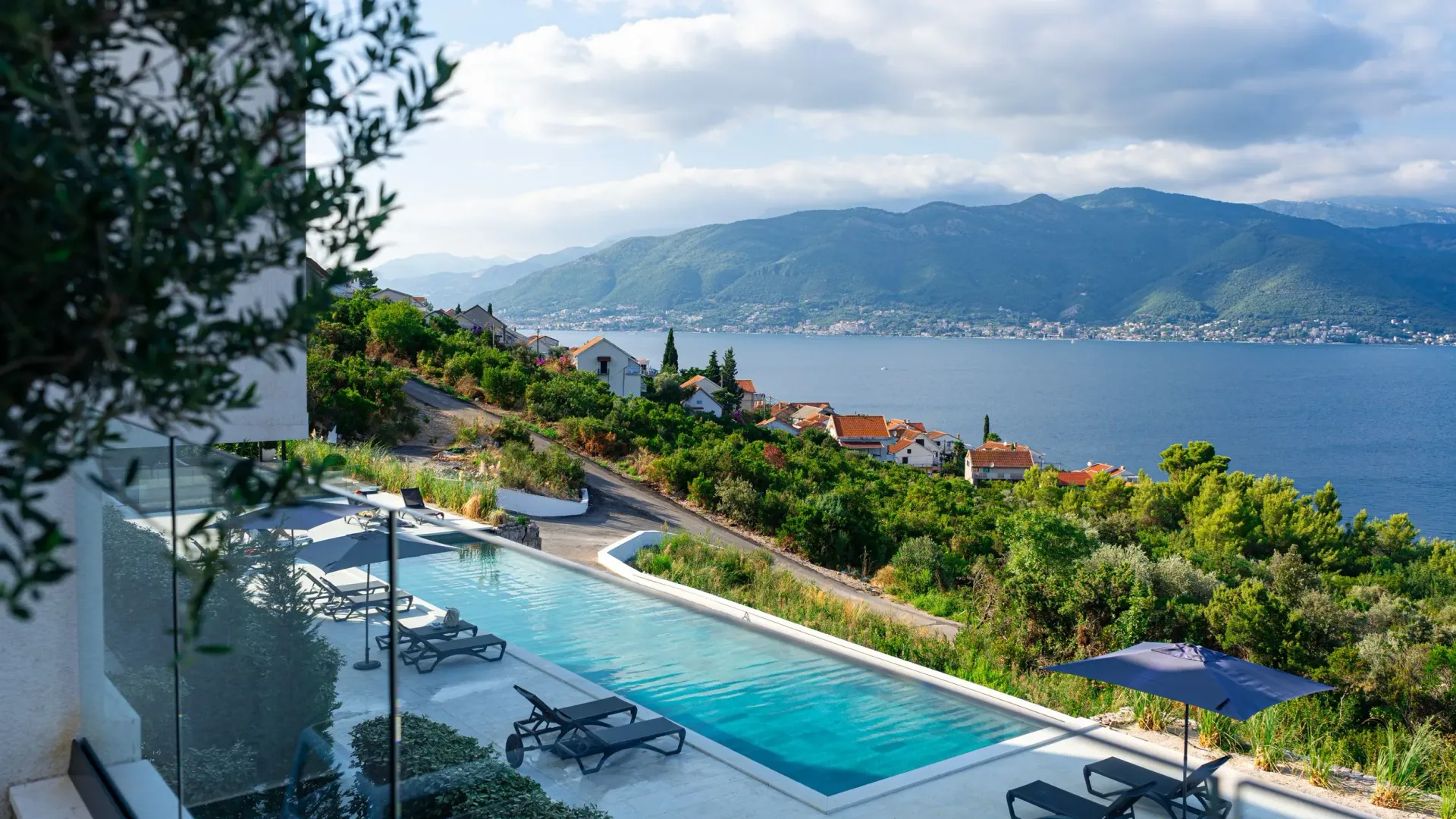 Rent, one bedroom apartment, 144m², Krašići, Tivat
