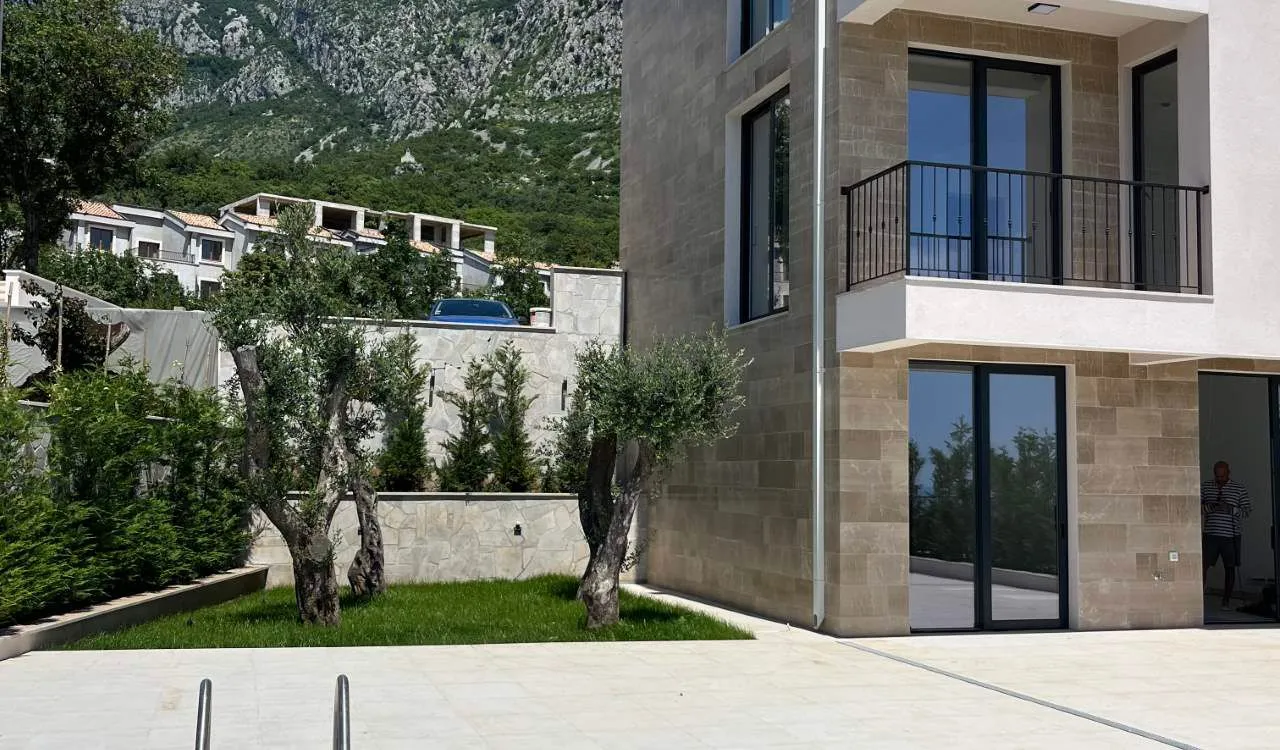 Sale, house, 220m², Rijeka Reževići, Budva