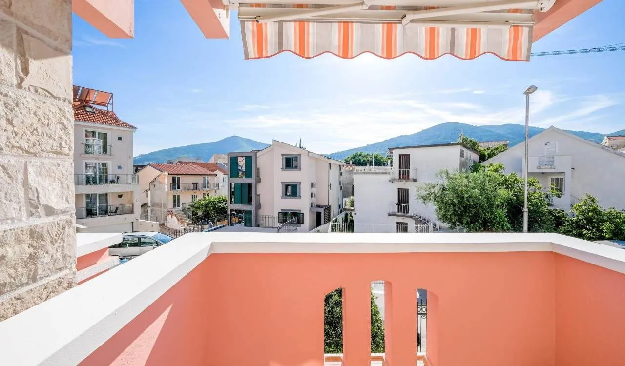 Prodaja, ugostiteljski objekat, 1256m², Podkošljun, Budva