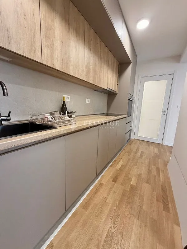 Izdavanje, dvosoban stan, 62m², Pobrežje, Podgorica