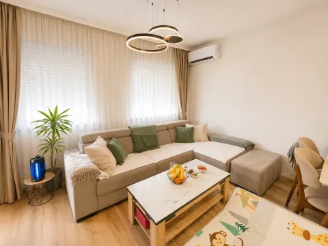 Prodaja, jednosoban stan, 45m², Stari Aerodrom, Podgorica - image 2