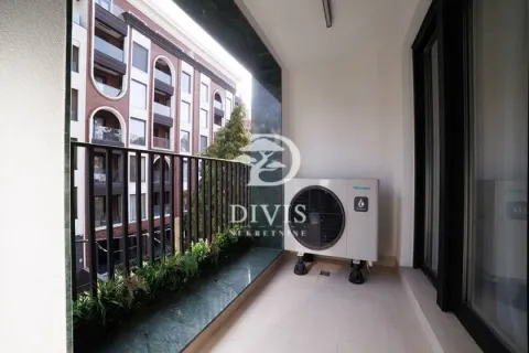Izdavanje, trosoban stan, 130m², Crveni Krst, Beograd - image 20