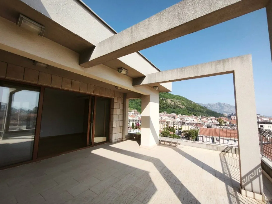 Sale, two bedroom apartment, 140m², Centar, Budva