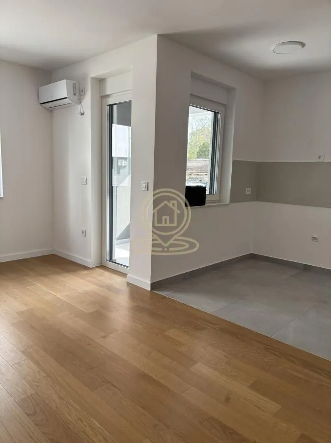 Izdavanje, dvosoban stan, 46m², Adamovićevo Naselje, Novi Sad Sve Podlokacije
