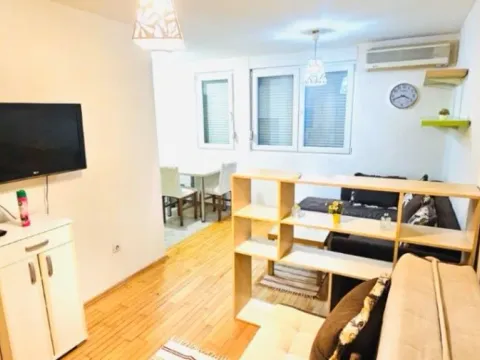 Izdavanje, garsonjera, 28m², Blok 5, Podgorica - image 5