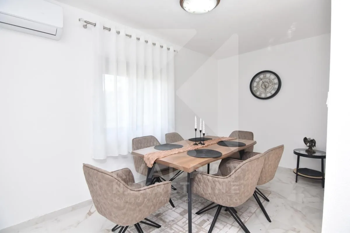 Izdavanje, kuća, 130m², Zlatica, Podgorica