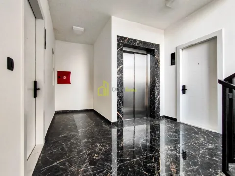 Izdavanje, trosoban stan, 140m², Centar, Podgorica - image 25