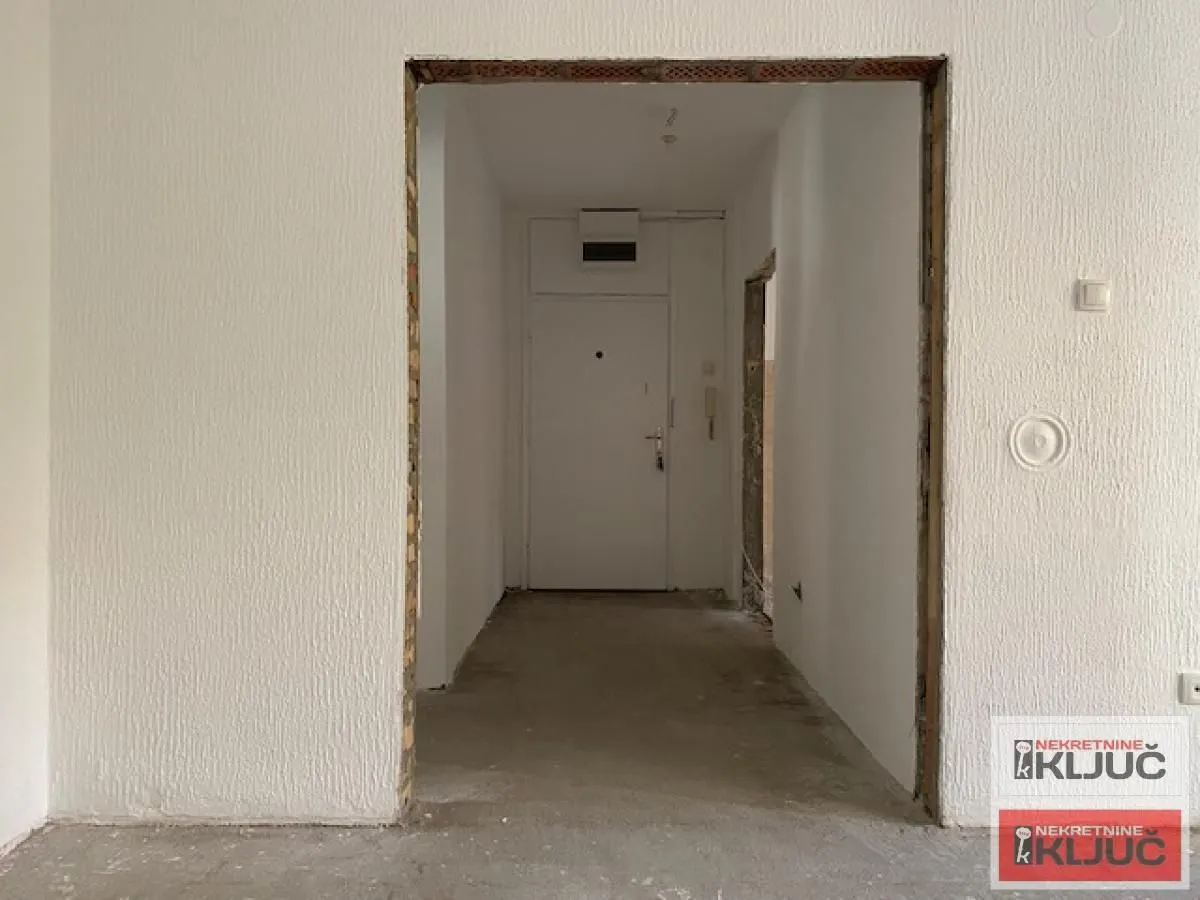 Prodaja, trosoban stan, 74m², Avijatičarsko naselje, Novi Sad Sve Podlokacije