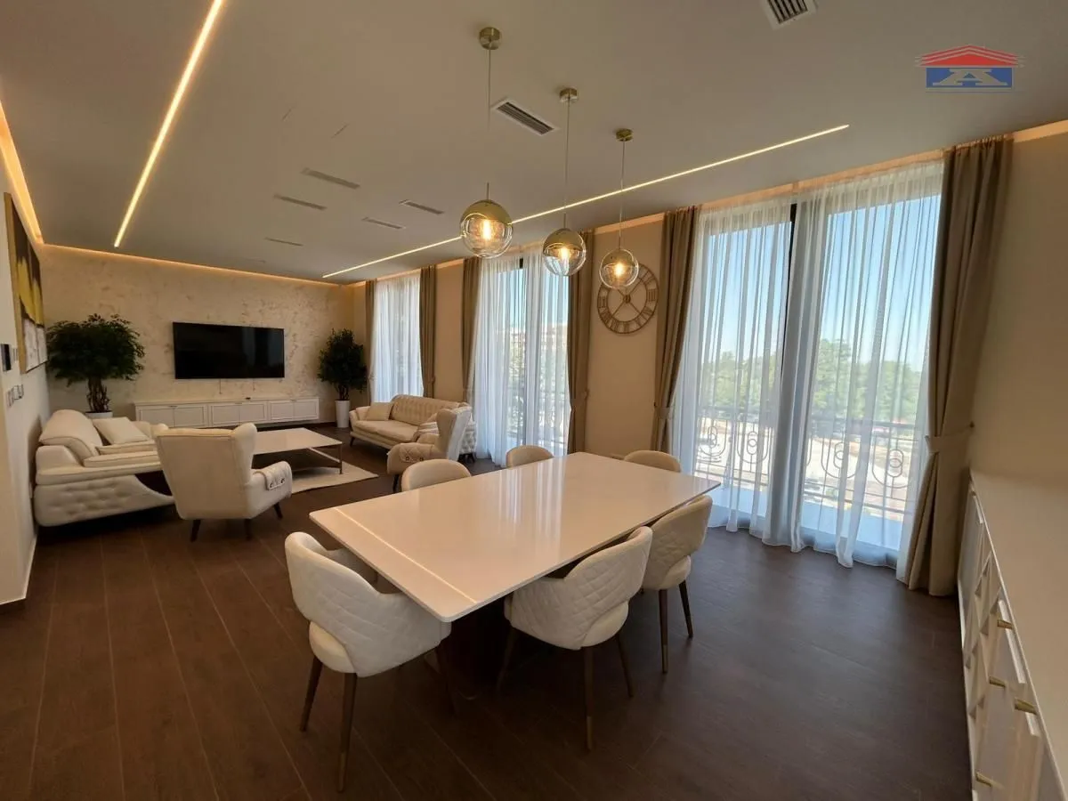 Izdavanje, četvorosoban stan, 120m², Sremska Kamenica, Petrovaradin