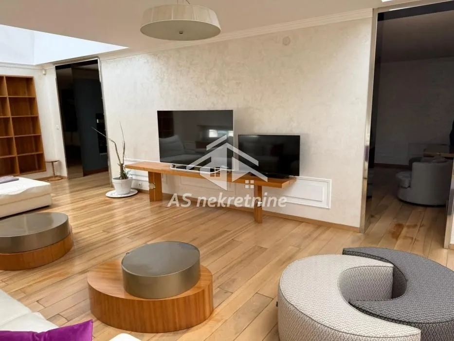 Rent, four bedroom apartment, 250m², Slavija, Vračar Sve Podlokacije
