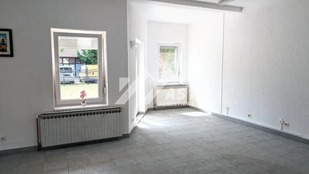 Izdavanje, kuća, 215m², Salajka, Novi Sad Sve Podlokacije
