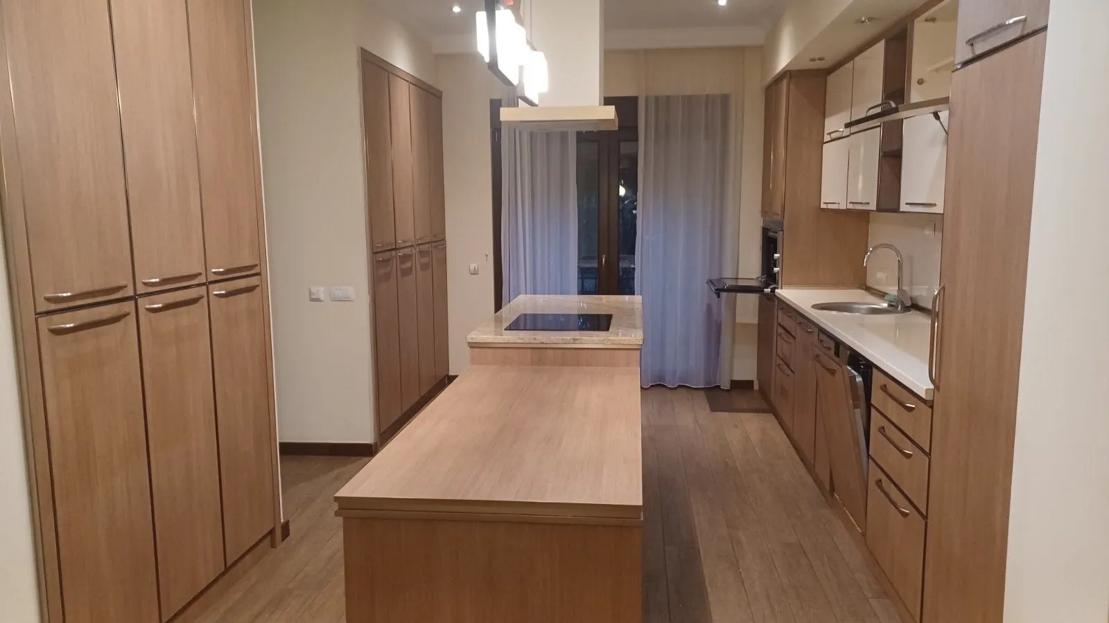 Rent, house, 220m², Tološi, Podgorica