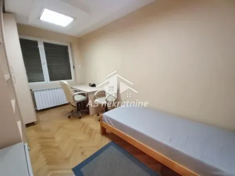 Izdavanje, trosoban stan, 72m², Stari Grad, Beograd - image 20