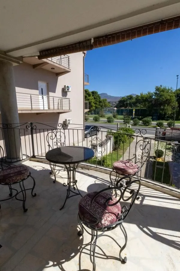 Prodaja, kuća, 270m², Masline, Podgorica