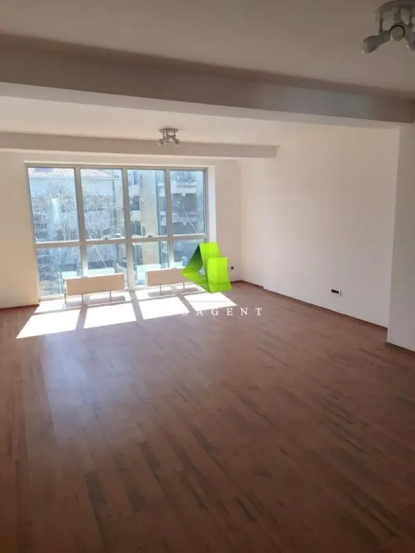 Rent, office space, 65m², Medijana, Niš