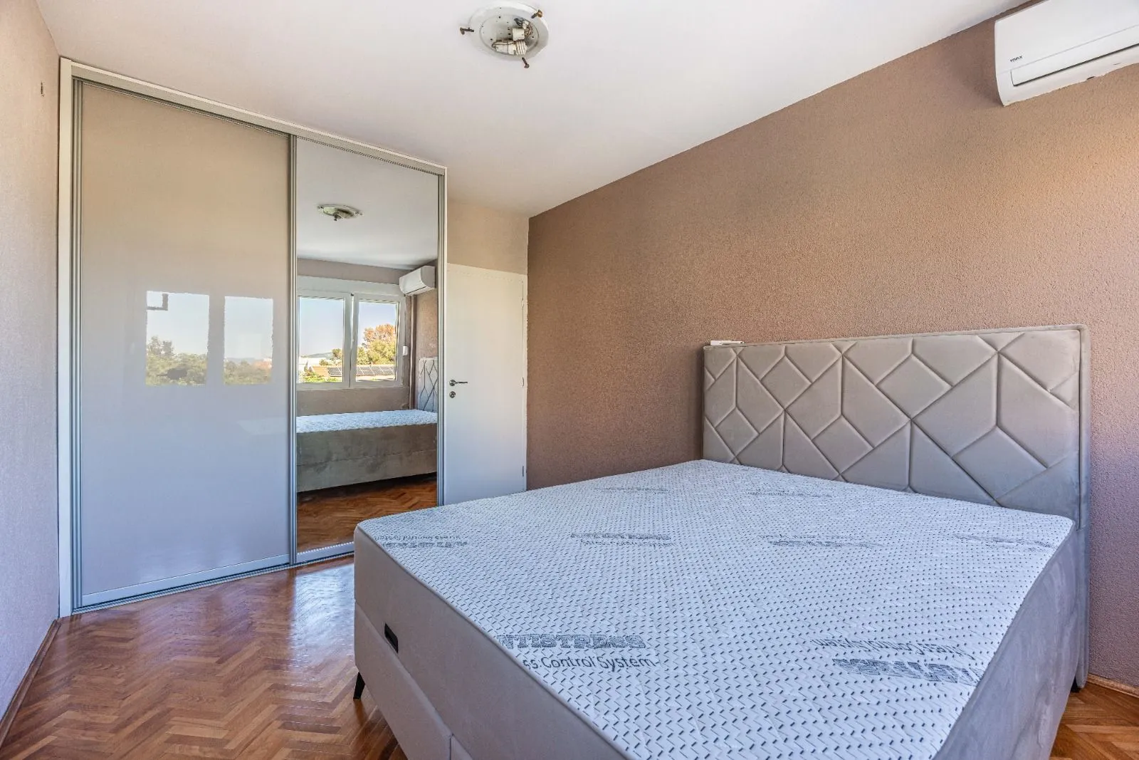 Prodaja, dvosoban stan, 52m², Centar, Tivat