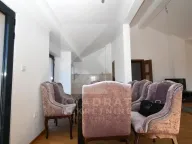Izdavanje, četvorosoban stan, 150m2, Tološi, Podgorica
