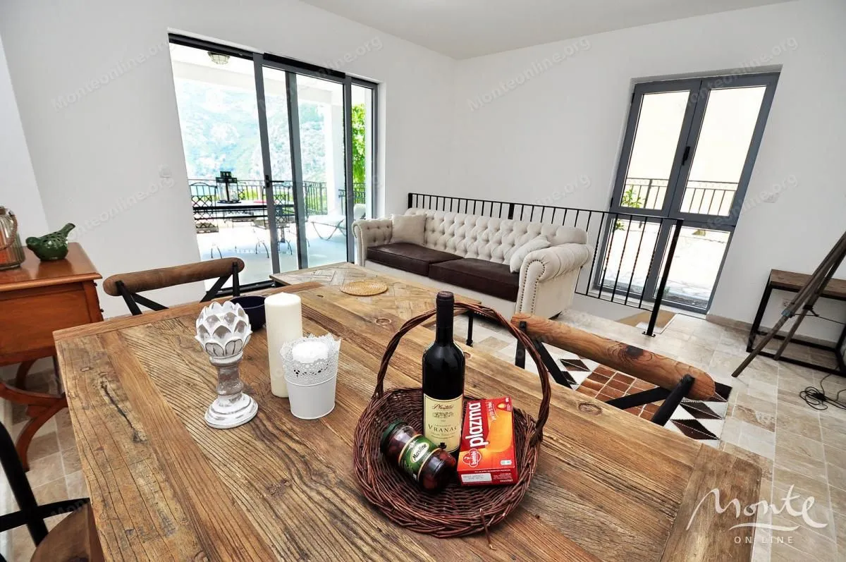 Sale, office space, 570m², Risan, Kotor