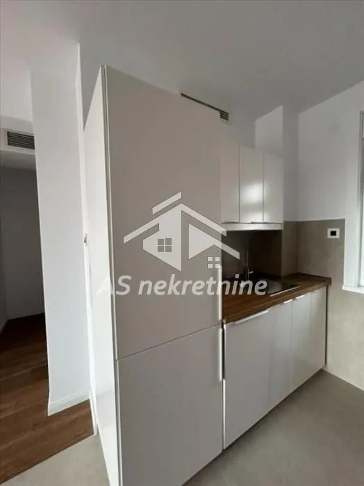 Izdavanje, trosoban stan, 71m², Čubura, Beograd