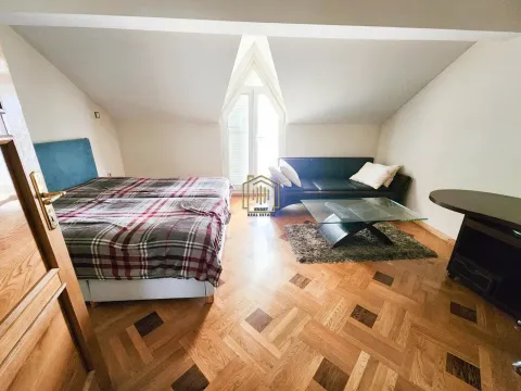 Izdavanje, četvorosoban stan, 220m², Gorica C, Podgorica - image 9