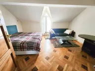 Izdavanje, četvorosoban stan, 220m², Gorica C, Podgorica - image 9