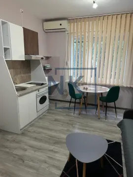 Dnevna soba sa kuhinjom i trpezarijskim stolom. - image 3