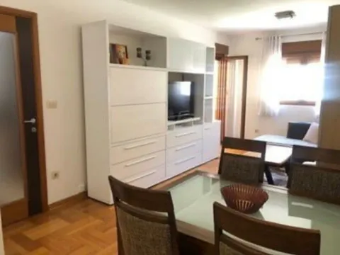 Prodaja, jednosoban stan, 44m², Stari Aerodrom, Podgorica - image 9
