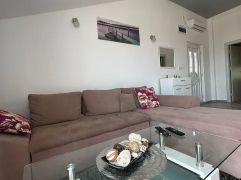 Rent, one bedroom apartment, 40m², Mažina, Tivat - image 5