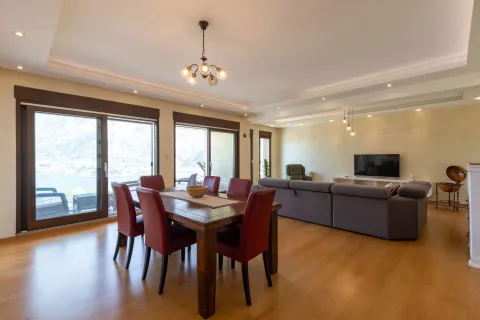 Rent, three bedroom apartment, 141m², Škaljari, Kotor - image 4