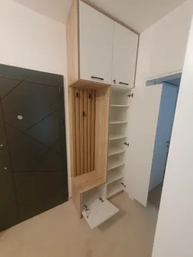 Izdavanje, trosoban stan, 90m², Kalimanj, Tivat - image 4