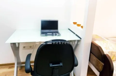 Rent, three bedroom apartment, 75m², Kalenić Pijaca, Vračar Sve Podlokacije - image 3