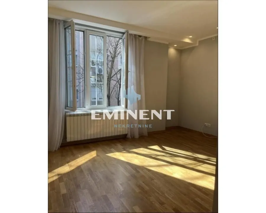 Izdavanje, trosoban stan, 82m², Kalenić Pijaca, Vračar Sve Podlokacije