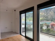 Prodaja, dvosoban stan, 76m², Dobrota, Kotor - image 2