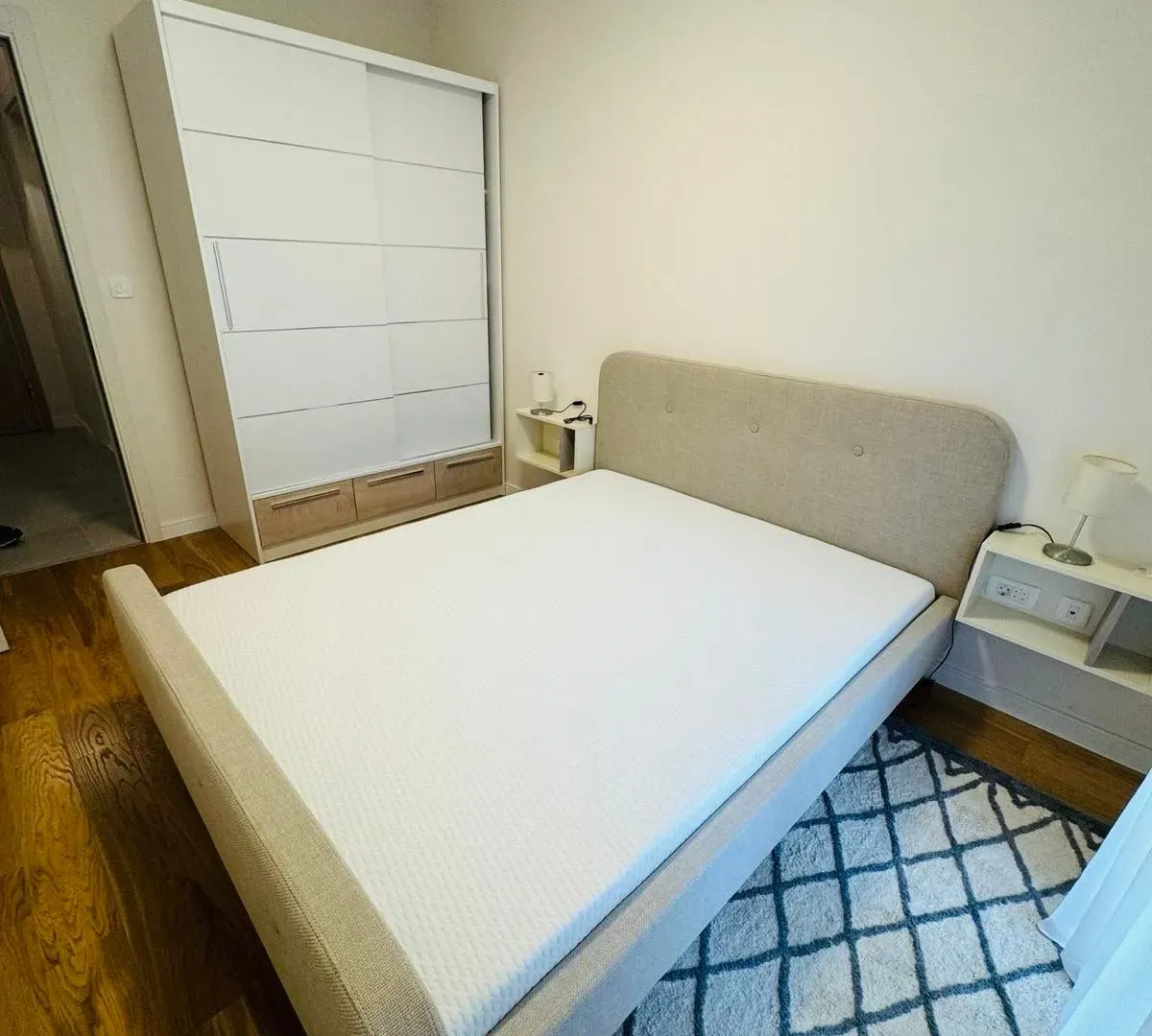Izdavanje, jednosoban stan, 49m², Central Point, Podgorica