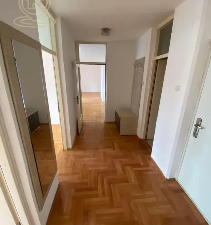 Izdavanje, trosoban stan, 73m², Crveni Krst, Niš