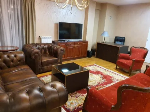 Izdavanje, četvorosoban stan, 130m², Voždovac Sve Podlokacije, Beograd - image 14