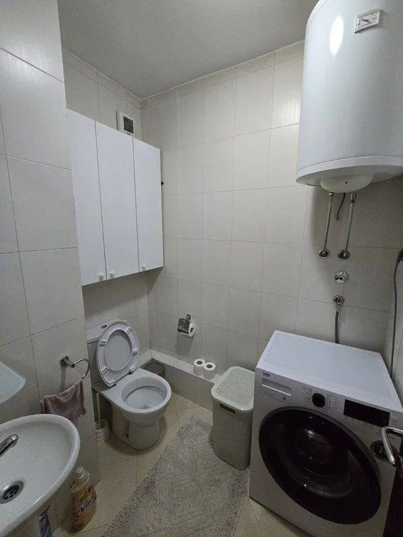 Izdavanje, dvosoban stan, 70m², Stari Aerodrom, Podgorica