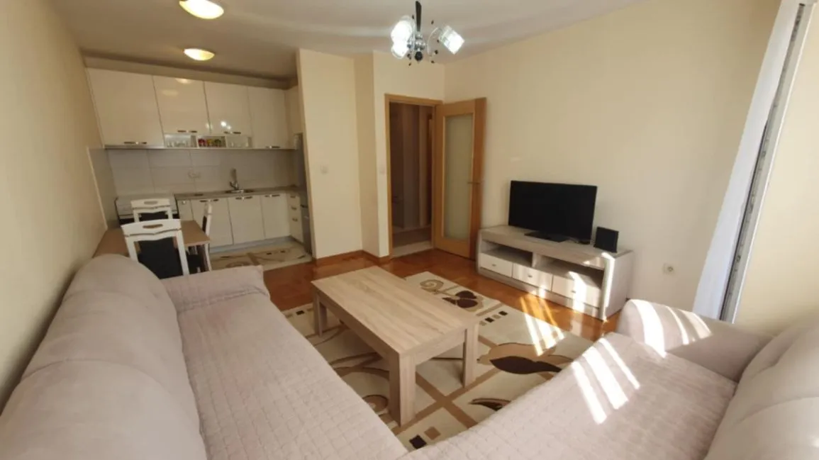 Izdavanje, dvosoban stan, 65m², Stari Aerodrom, Podgorica