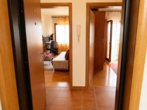 Sale, one bedroom apartment, 40m², Stari Aerodrom, Podgorica - image 4