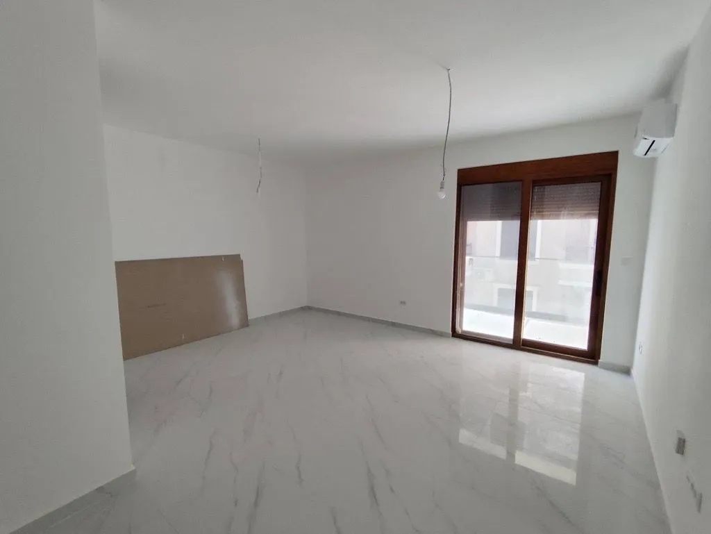 Sale, two bedroom apartment, 79m², Centar, Bar