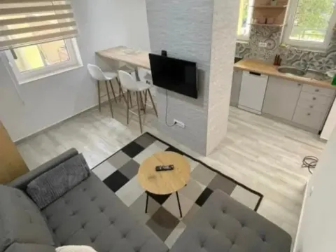 Rent, one bedroom apartment, 50m², Centar, Tivat - image 2