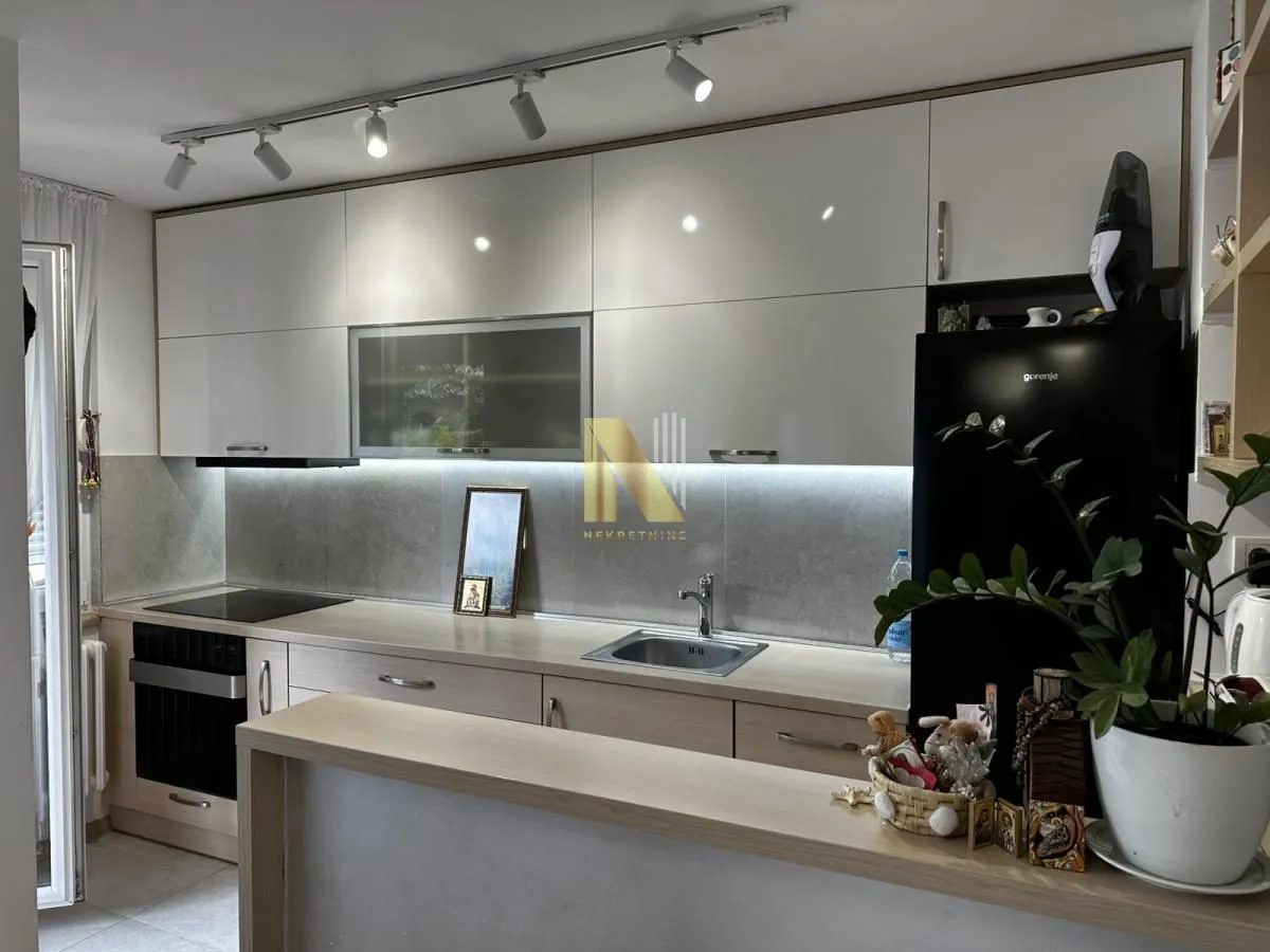 Prodaja, četvorosoban stan, 94m², Novo naselje, Novi Sad