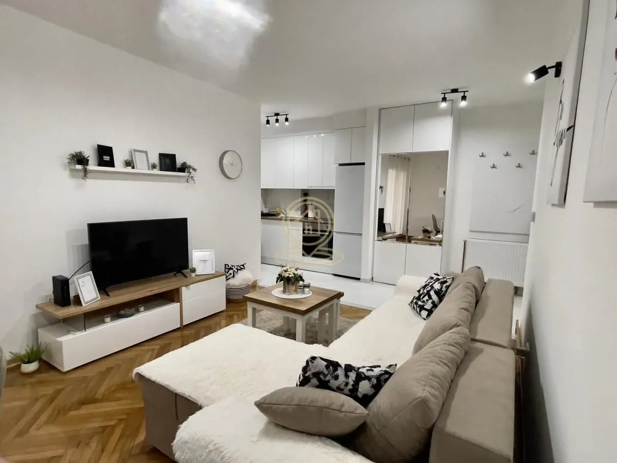 Rent, two bedroom apartment, 43m², Vračar Sve Podlokacije, Beograd