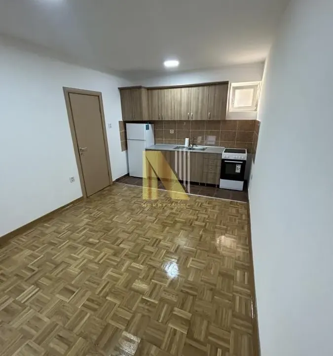 Izdavanje, jednosoban stan, 40m², Bulevar Evrope, Novi Sad Sve Podlokacije