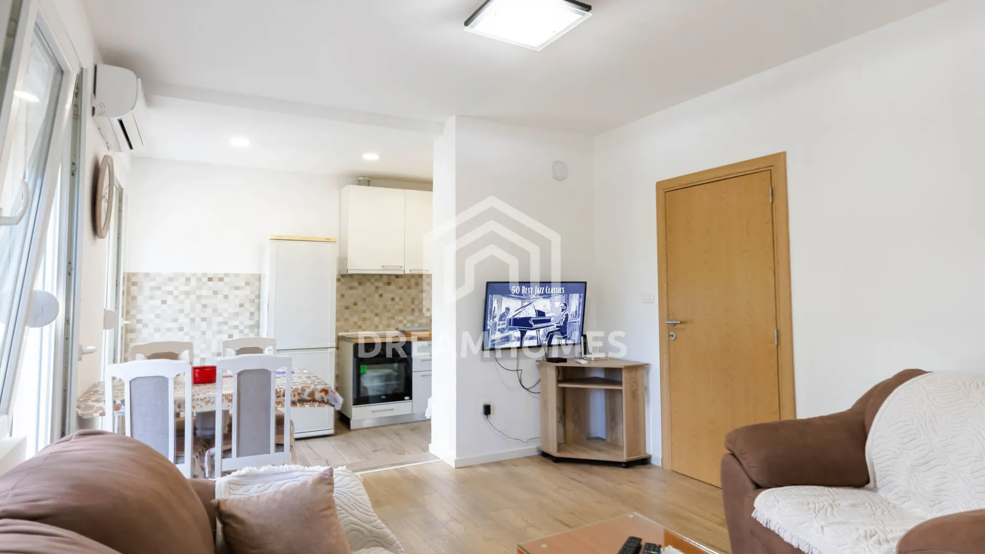 Izdavanje, dvosoban stan, 68m², Autobuska stanica, Podgorica