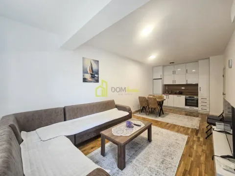 Izdavanje, dvosoban stan, 63m², Stari Aerodrom, Podgorica - image 1