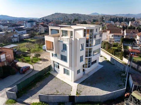 Rent, one bedroom apartment, 600m², Gornja Gorica, Podgorica - image 16