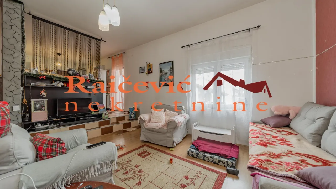 Prodaja, trosoban stan, 115m², Petlovo Brdo, Beograd