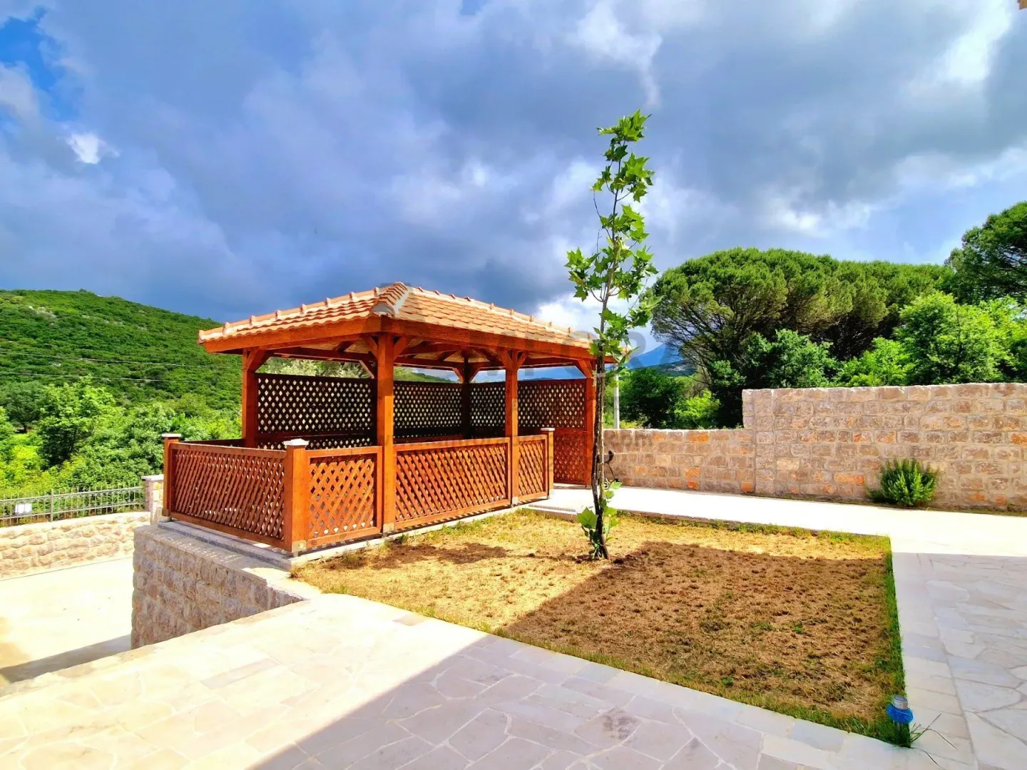 Rent, house, 185m², Zagora, Kotor